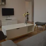 House * ブカレスト